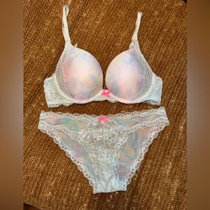 Victorias Secret matching Bra and Panty 🏝️🌺